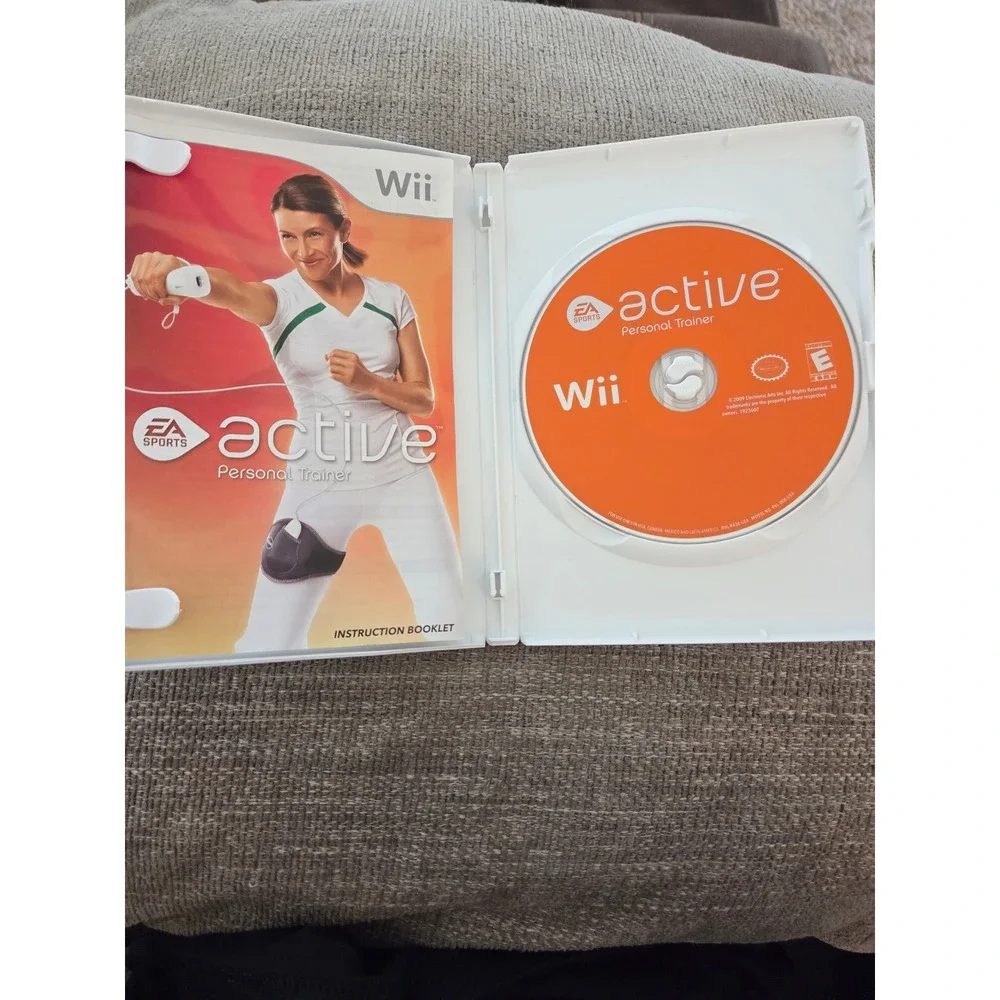EA Sports Active Personal Trainer Nintendo Wii Game CIB Fitness Workout